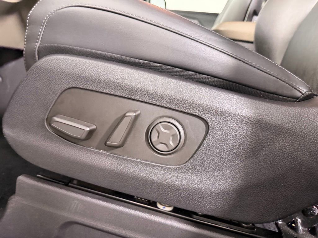 Used 2025 Kia Carnival image 24