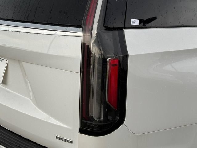 Used 2023 Cadillac Escalade Premium Luxury w/ LPO, Floor Liner Package AWD/4WD image 18
