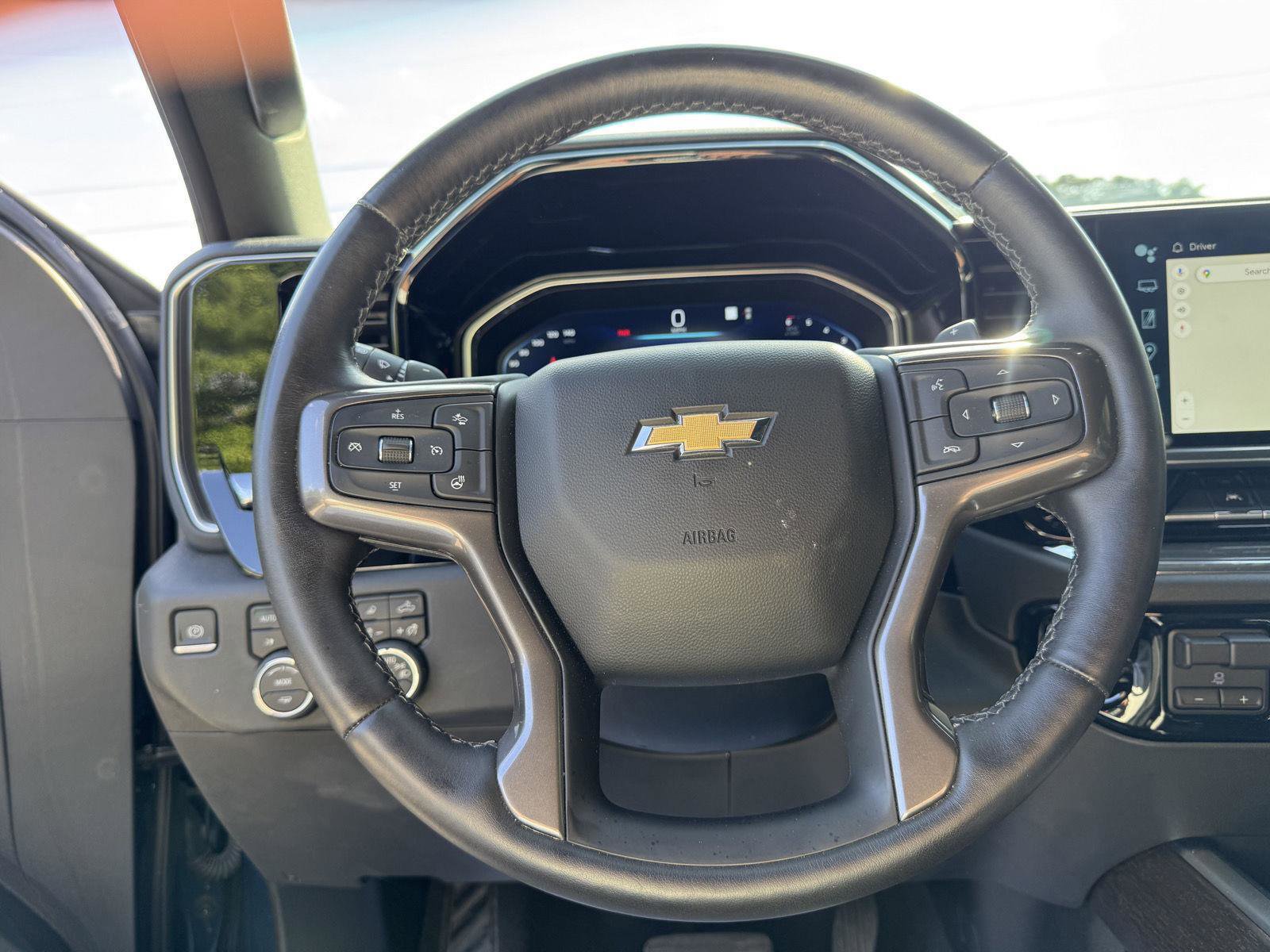 Used 2023 Chevrolet Silverado 1500 High Country w/ Technology Package AWD/4WD image 3