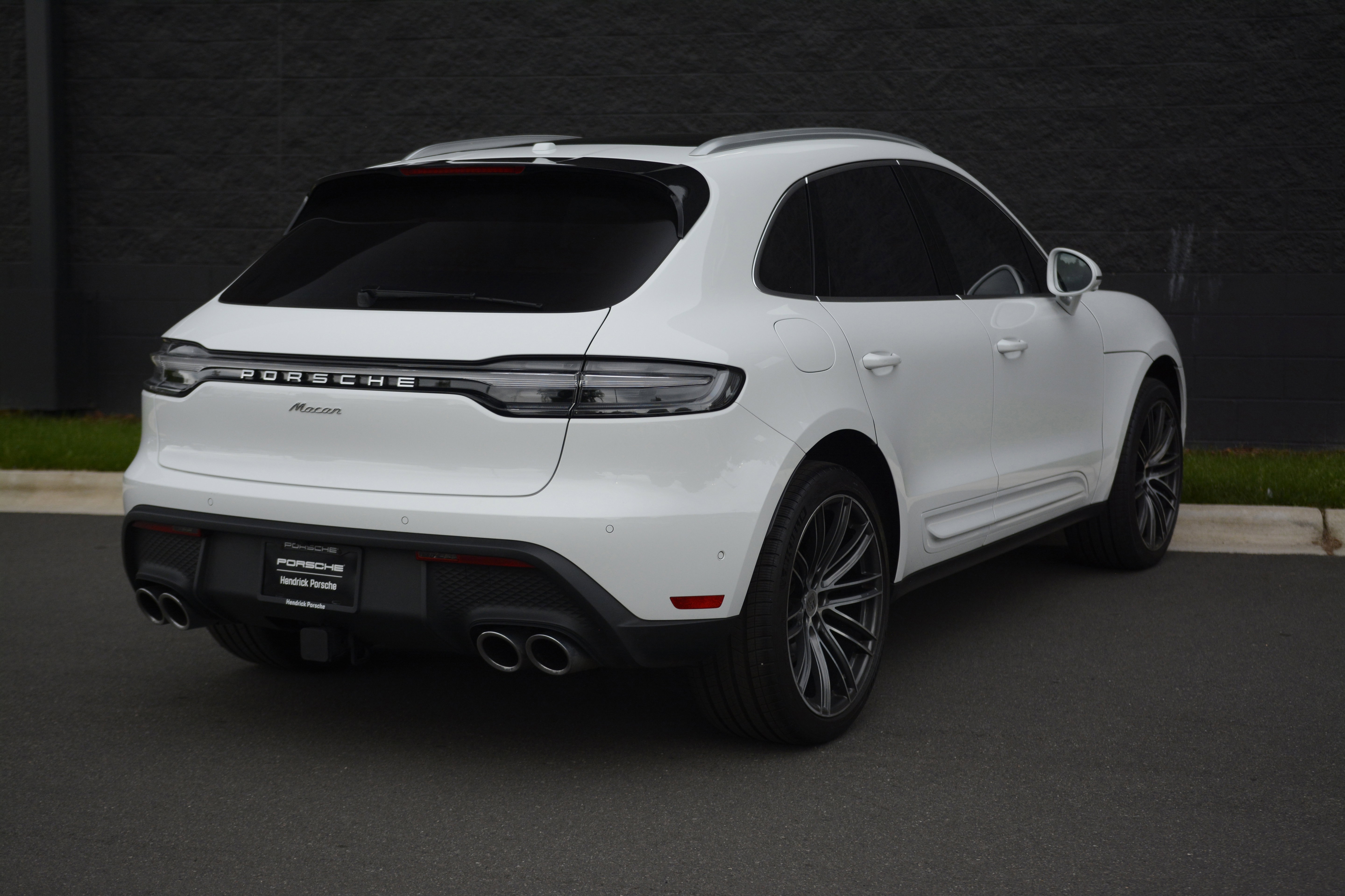 Certified 2026 Porsche Macan AWD/4WD image 7