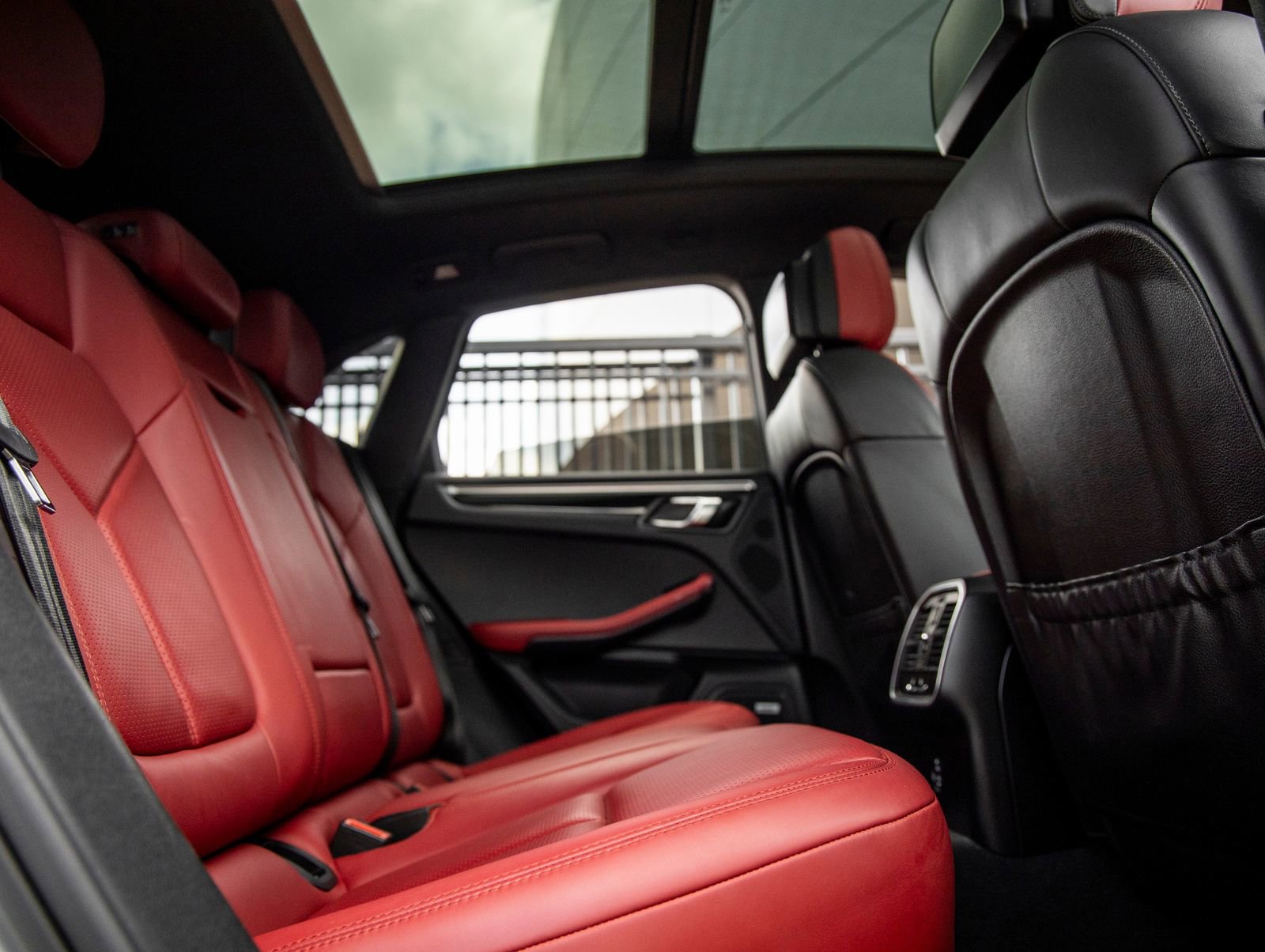 Used 2020 Porsche Macan image 42