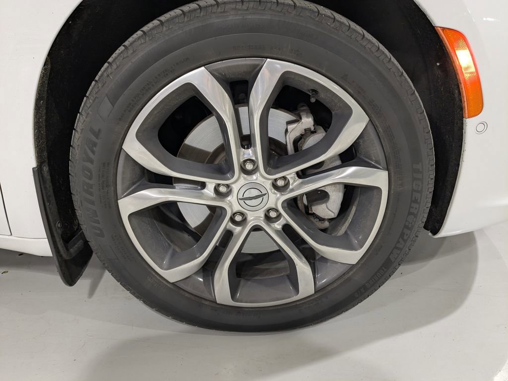 Used 2021 Chrysler Pacifica Pinnacle image 6