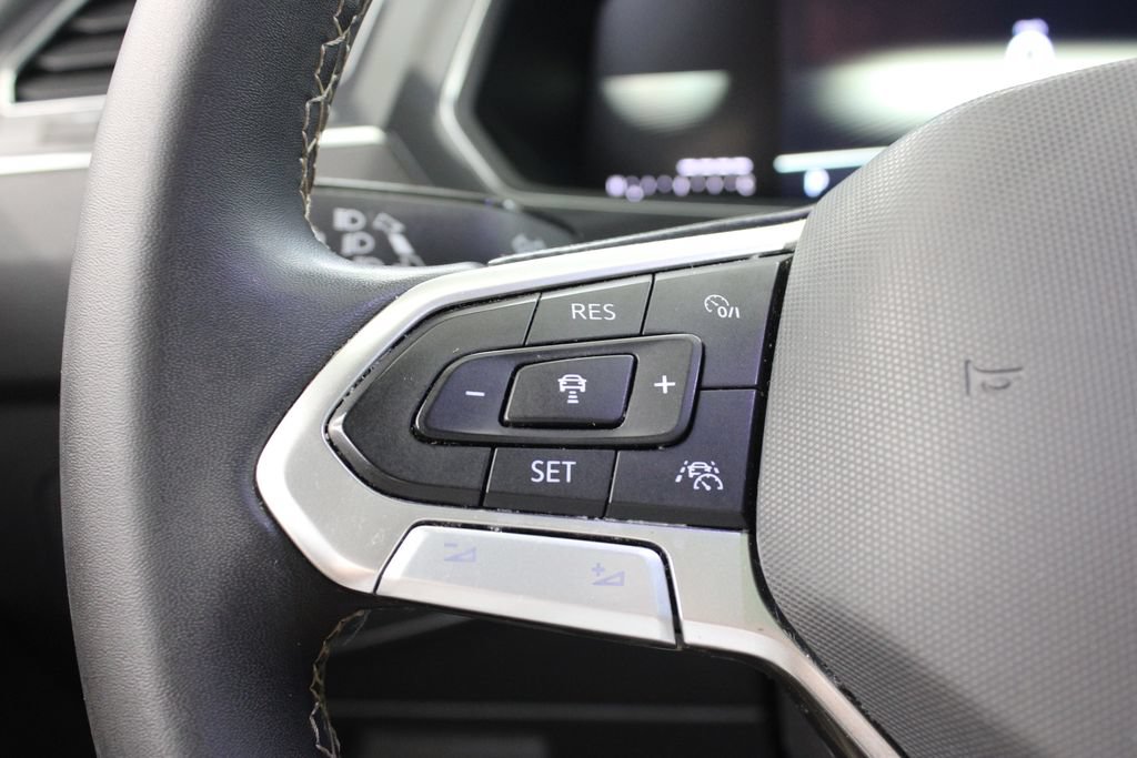 Used 2023 Volkswagen Tiguan SE R-Line FWD image 26