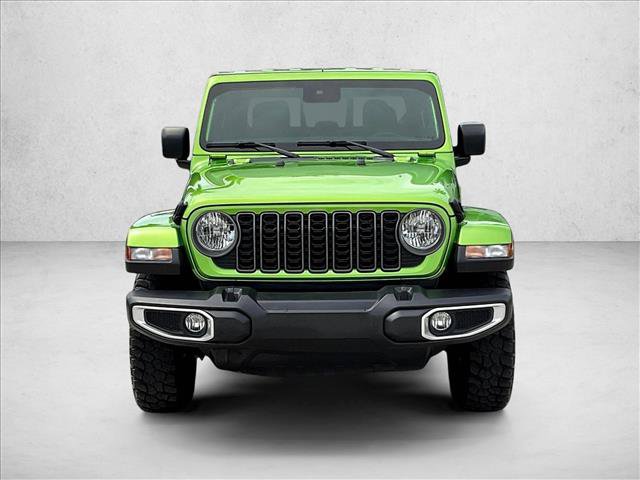 Used 2025 Jeep Gladiator Sport AWD/4WD image 2