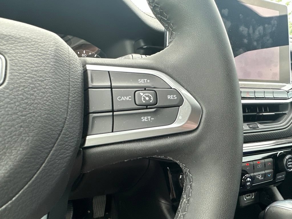 Used 2024 Jeep Compass Latitude w/ Sun and Sound Group AWD/4WD image 21
