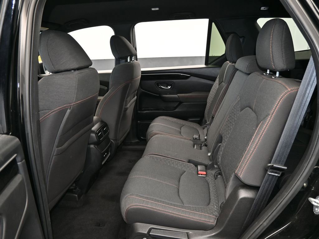 Used 2023 Honda Pilot Sport image 34