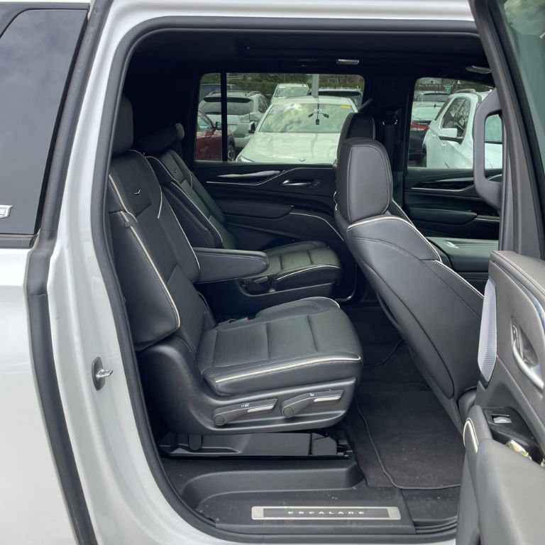 Used 2023 Cadillac Escalade ESV Sport w/ Touring Package image 11