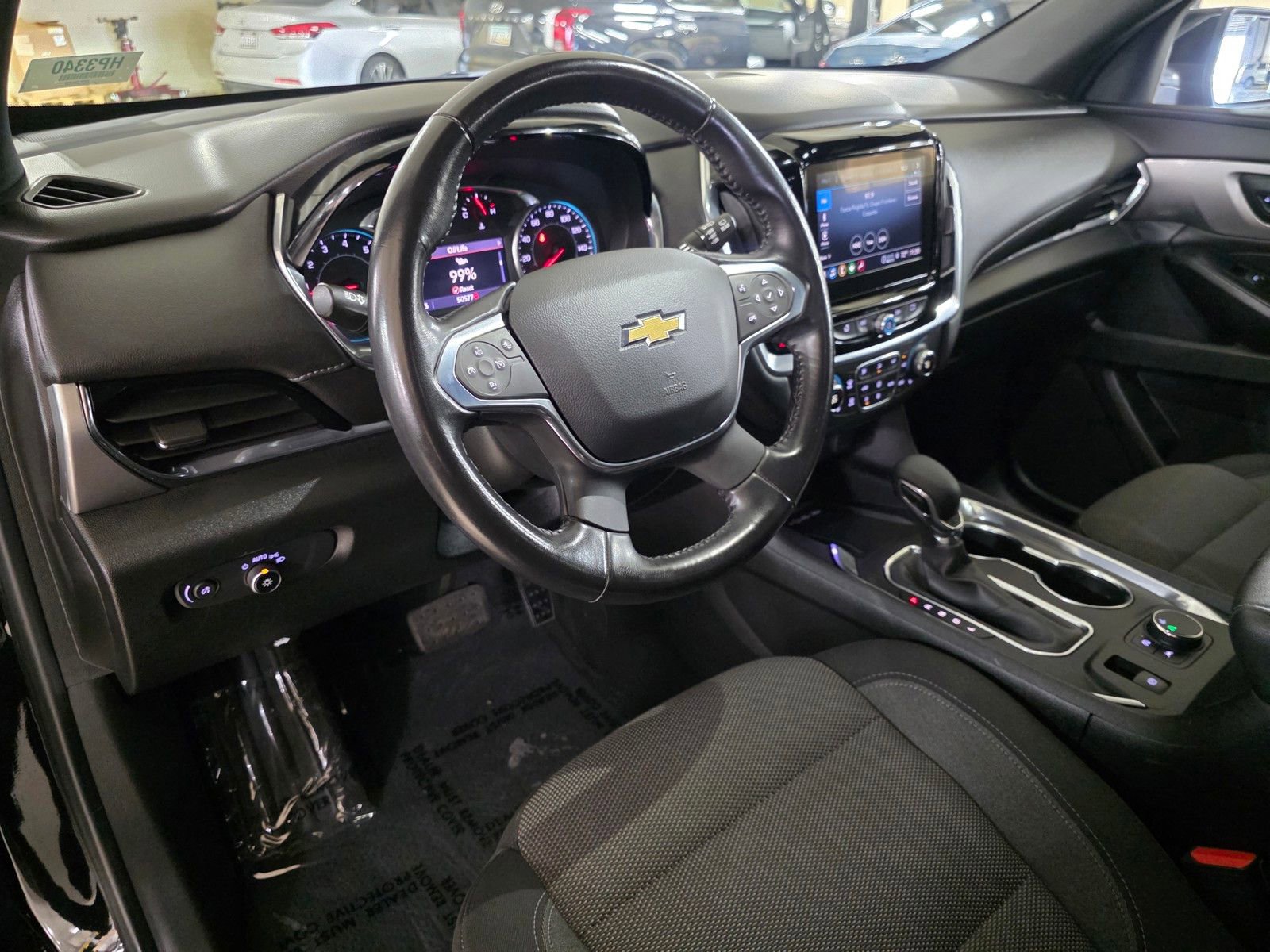 Used 2022 Chevrolet Traverse LT image 25