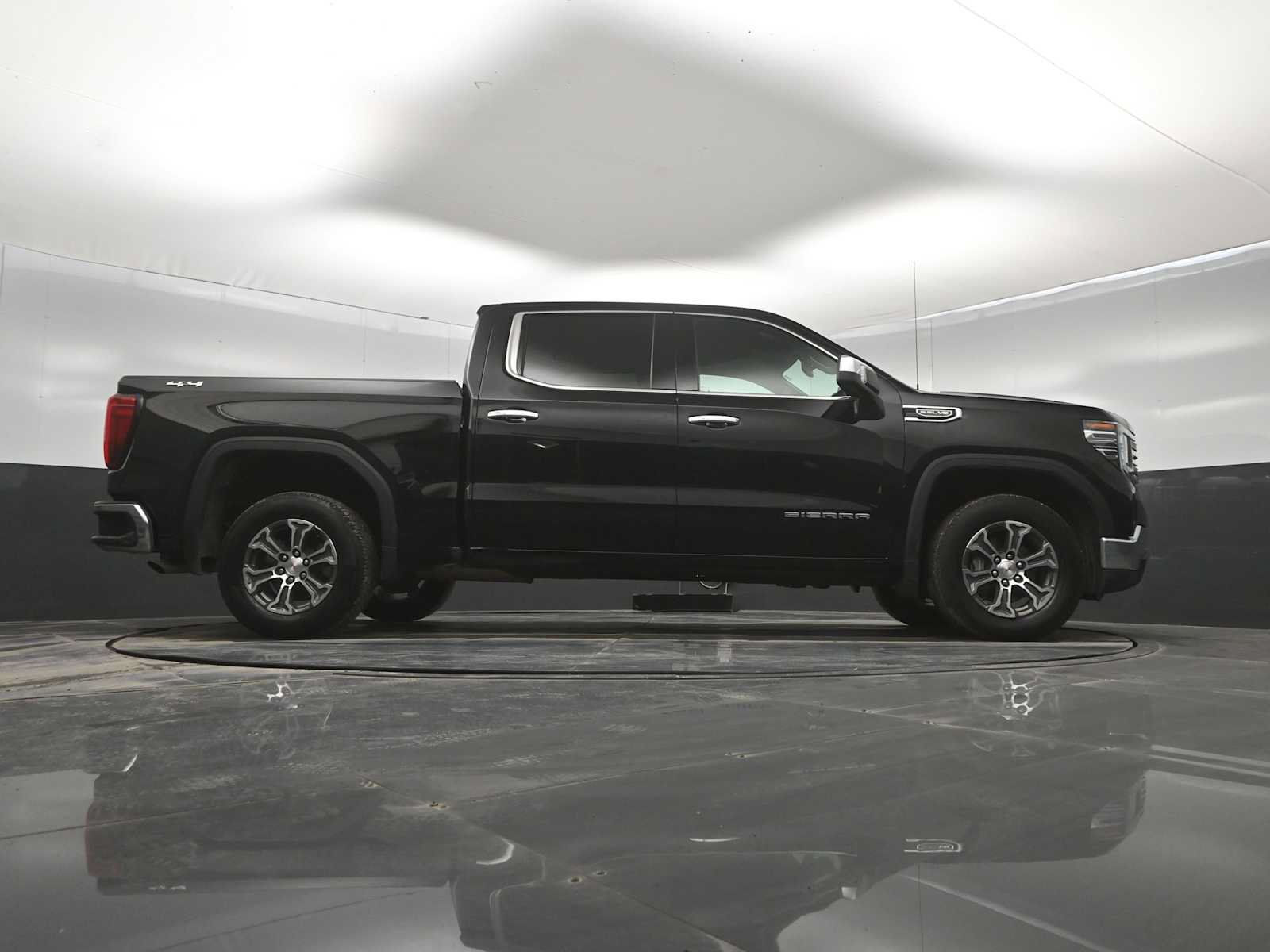 Used 2025 GMC Sierra 1500 SLT AWD/4WD image 40