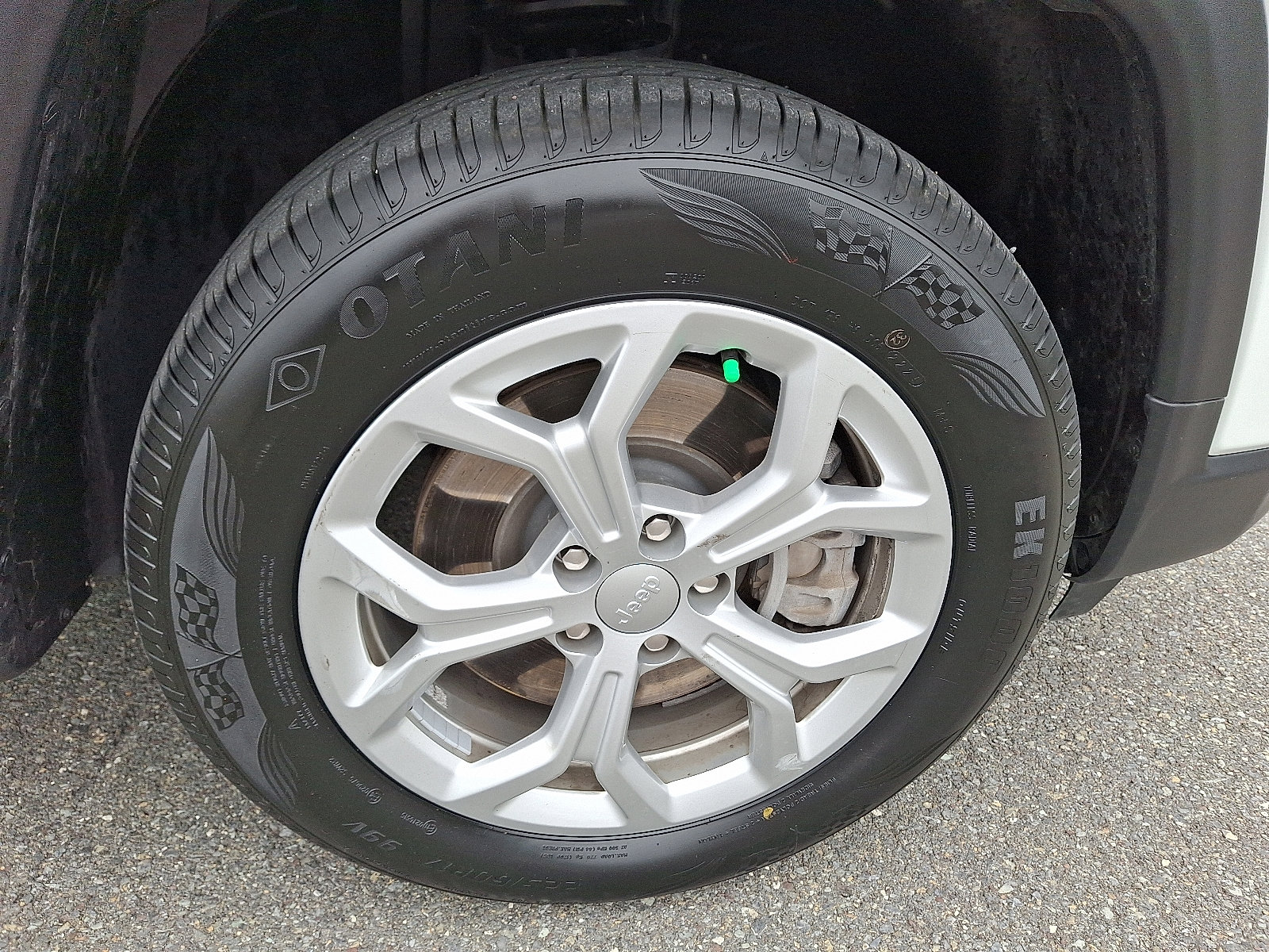 Used 2024 Jeep Compass Latitude image 8