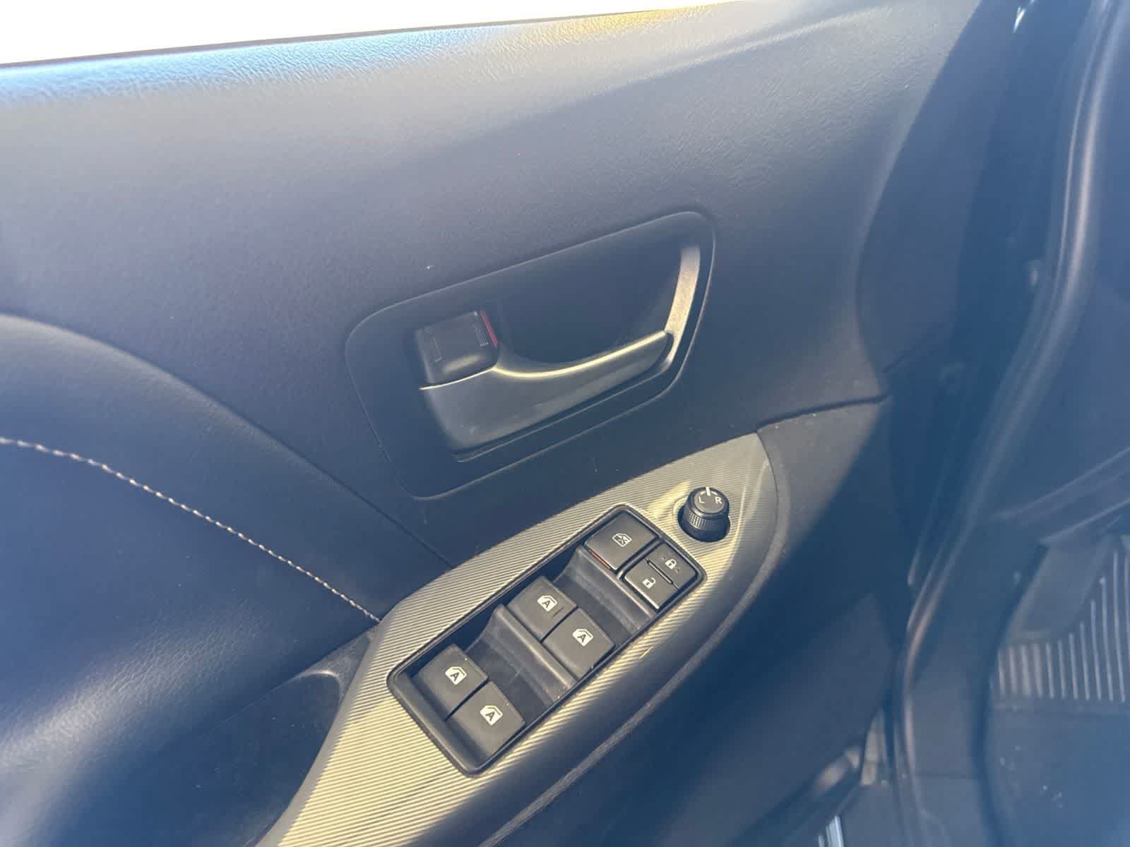 Used 2015 Toyota Sienna SE FWD image 18