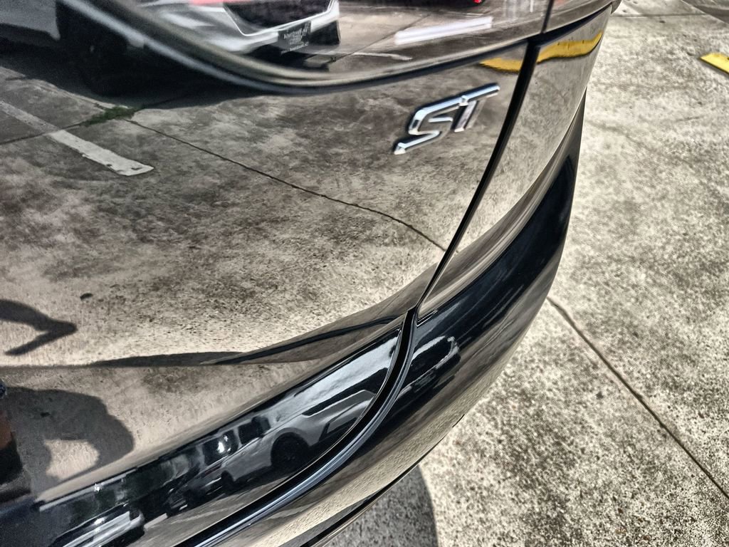 Used 2023 Buick Envision Essence w/ Sport Touring Package FWD image 14