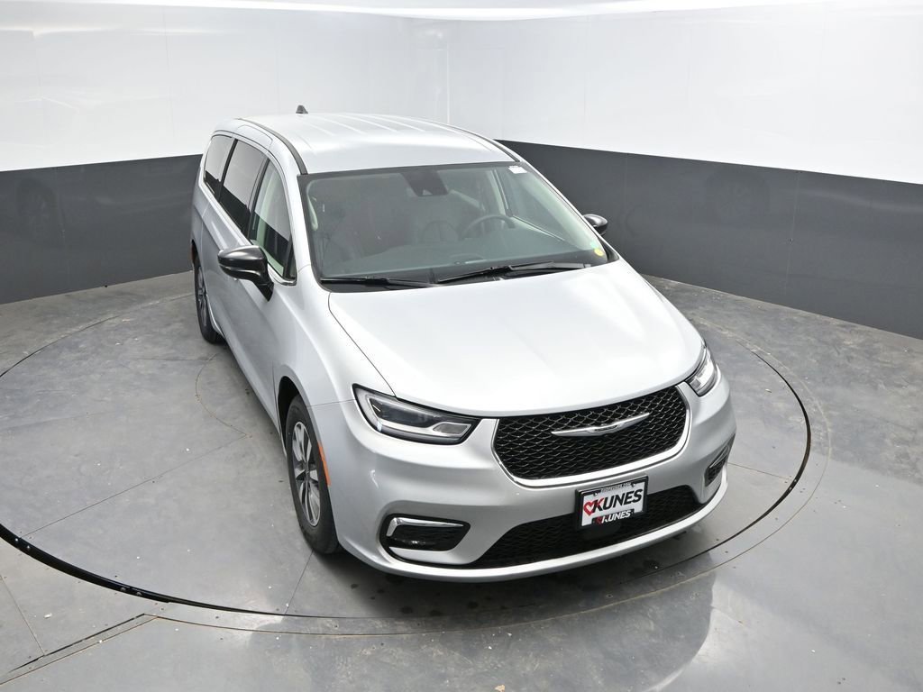 Used 2024 Chrysler Pacifica Select FWD image 25