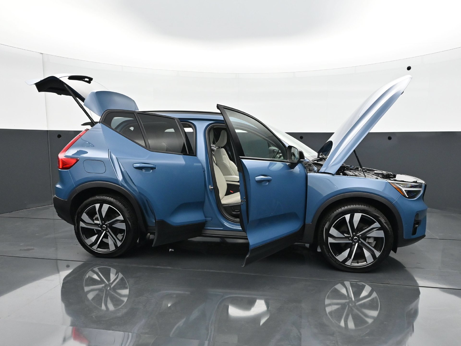 Used 2025 Volvo XC40 B5 Ultra w/ Climate Package AWD/4WD image 43