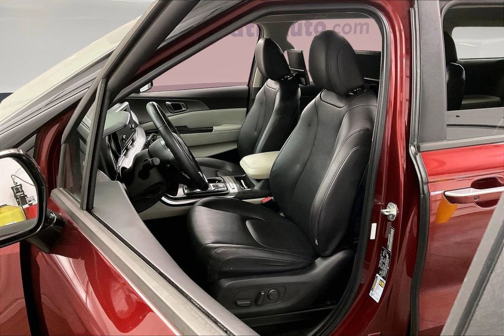 Used 2022 Kia Carnival LX w/ Paint Protection Package FWD image 29