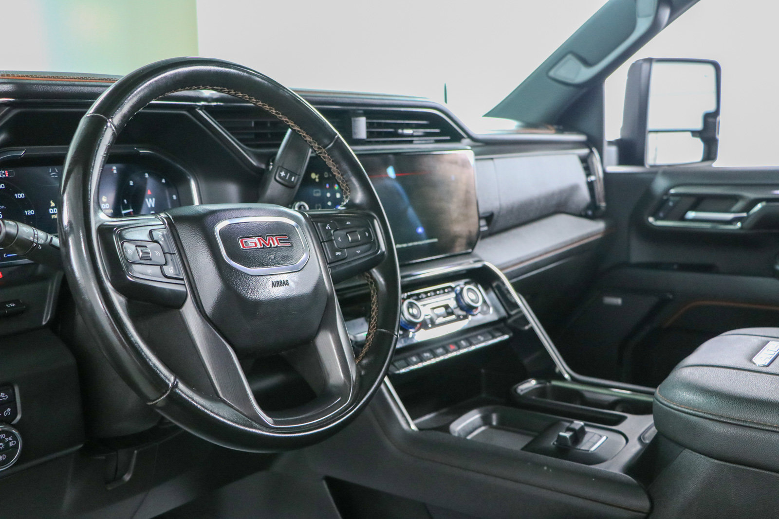 Used 2024 GMC Sierra 2500 AT4 w/ AT4 Premium Plus Package AWD/4WD image 27