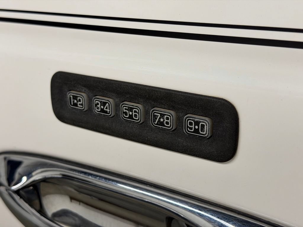 Used 2000 Lincoln Town Car Executive RWD image 16