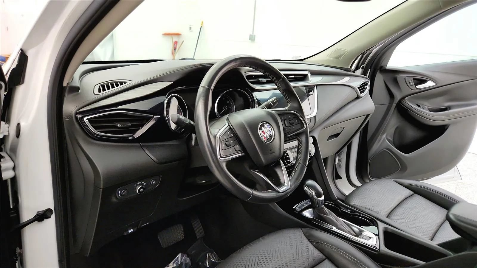 Used 2023 Buick Encore GX Essence w/ Experience Buick Package FWD image 22