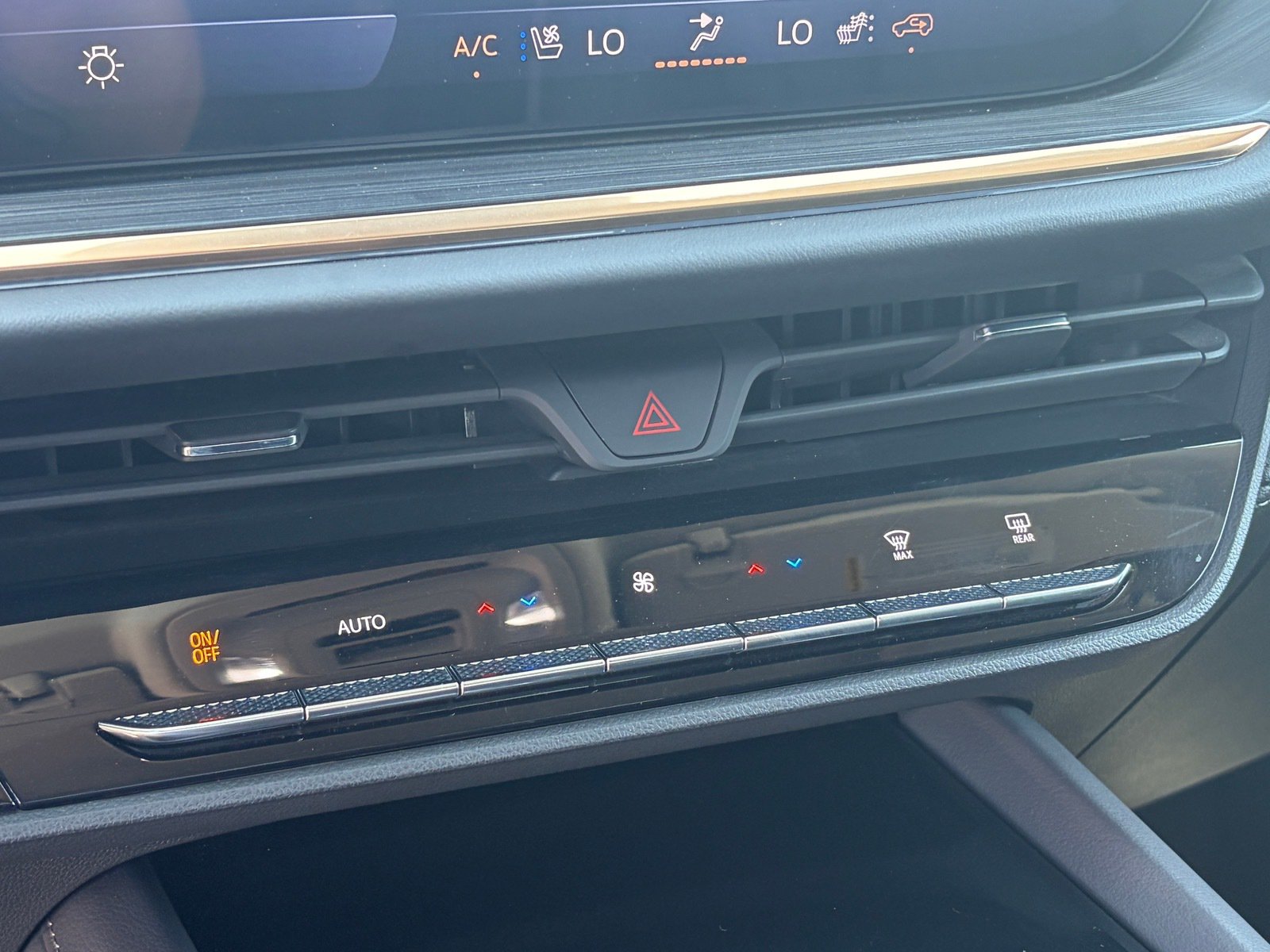 Used 2025 Buick Envision Avenir AWD/4WD image 25