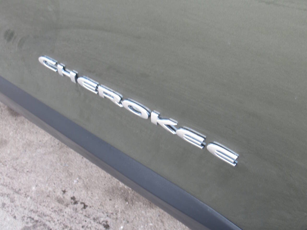 Used 2020 Jeep Cherokee Limited w/ Mopar Interior Package image 4