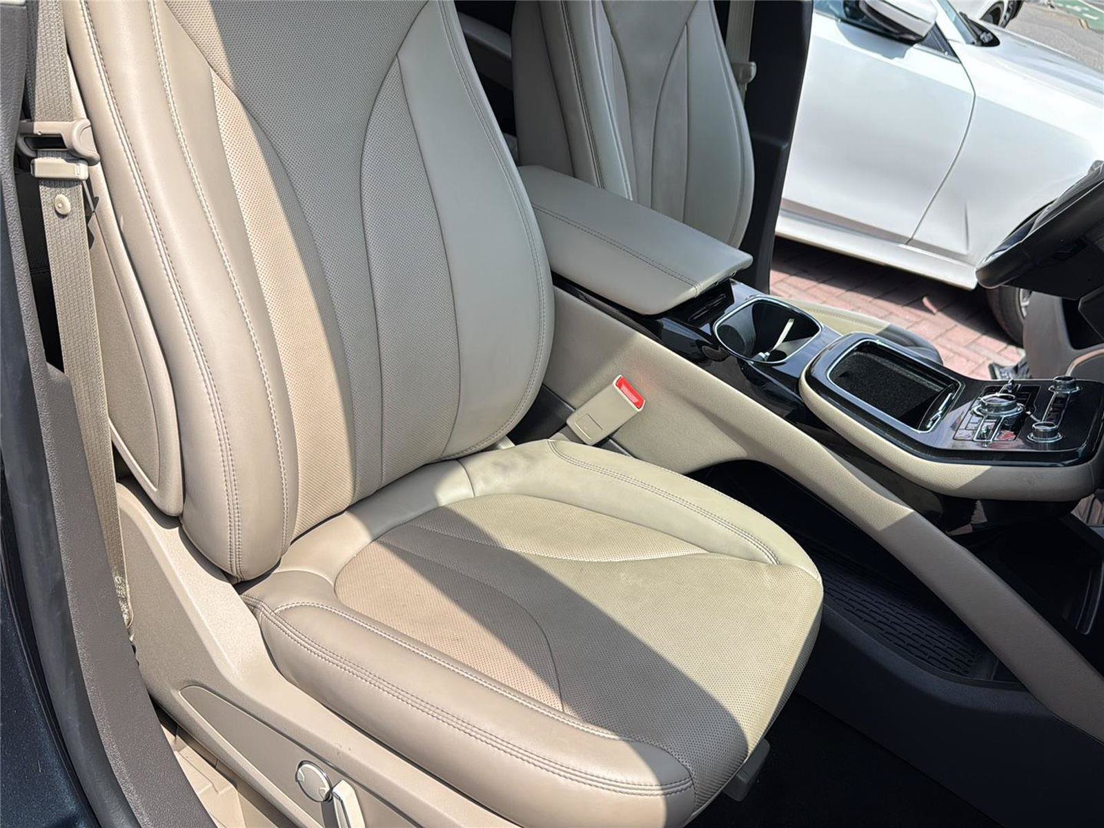 Used 2023 Lincoln Nautilus Reserve AWD/4WD image 28