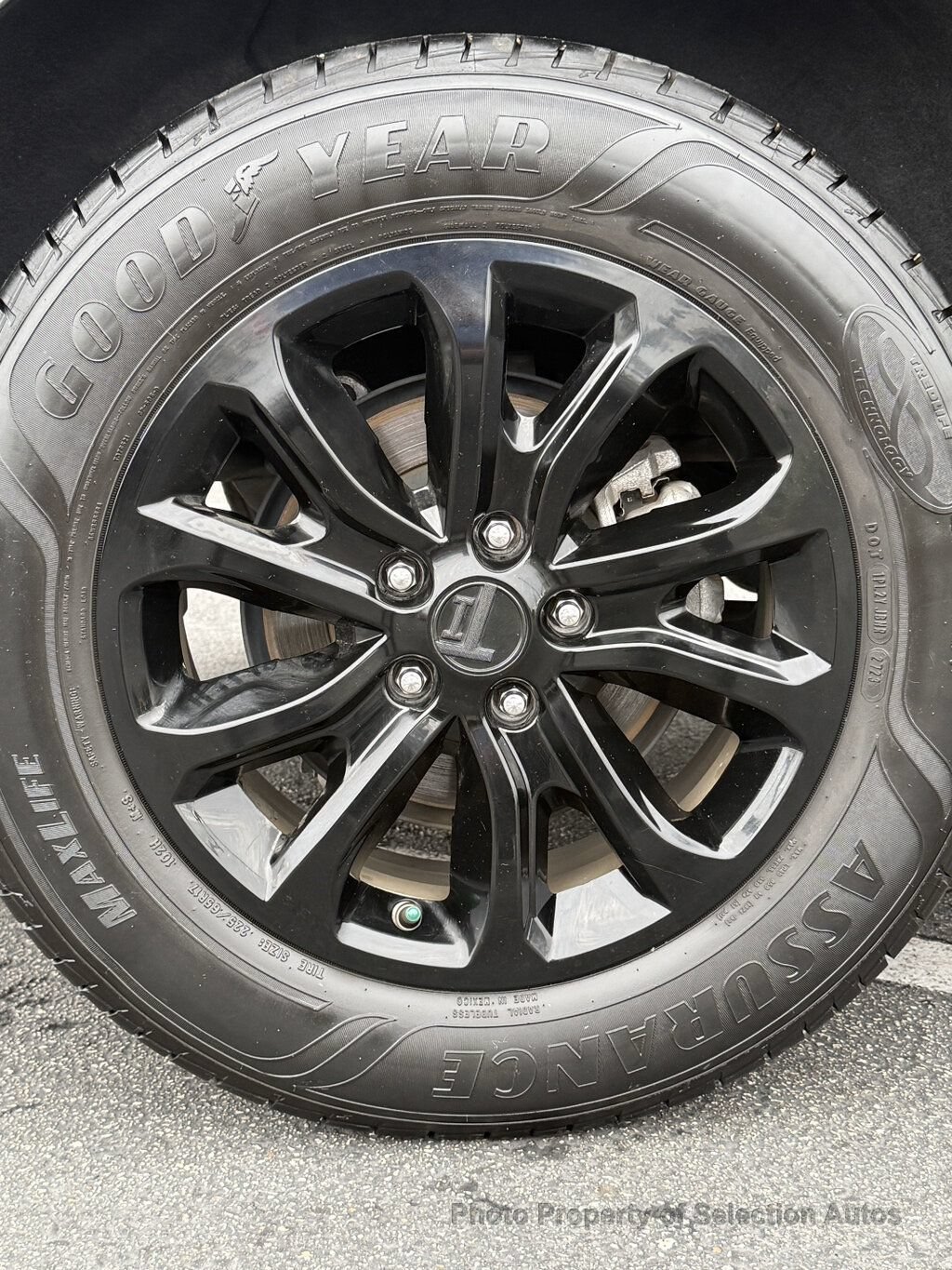 Used 2018 Chevrolet Equinox LS FWD image 32