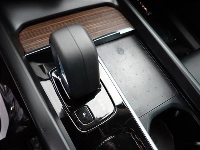 Used 2022 Volvo XC60 B5 Momentum image 21