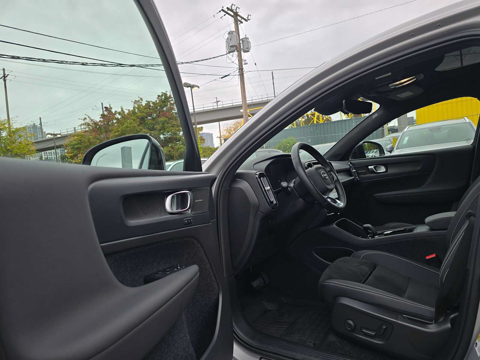 Certified 2023 Volvo C40 P8 Recharge Ultimate w/ Protection Package Premier AWD/4WD image 21