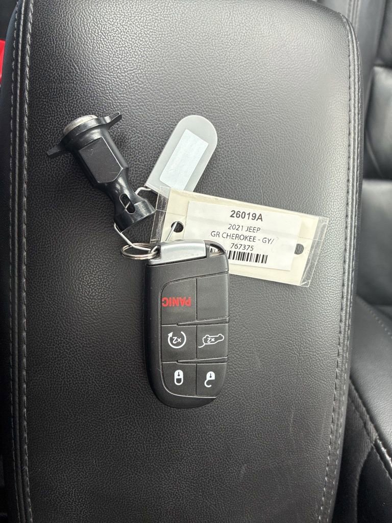 Used 2021 Jeep Grand Cherokee Limited image 39