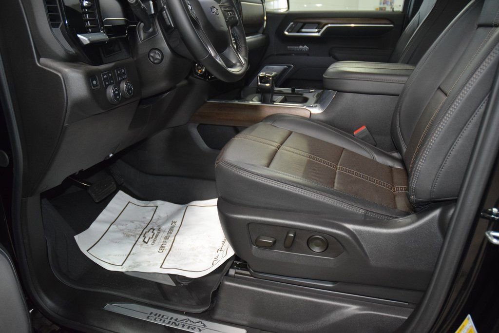 Used 2025 Chevrolet Silverado 1500 High Country w/ Midnight Edition image 38