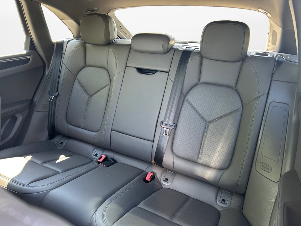 Used 2021 Porsche Macan AWD/4WD image 12