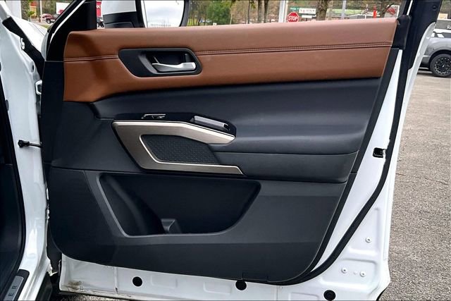 Certified 2025 Nissan Pathfinder Platinum w/ Cargo Package image 26