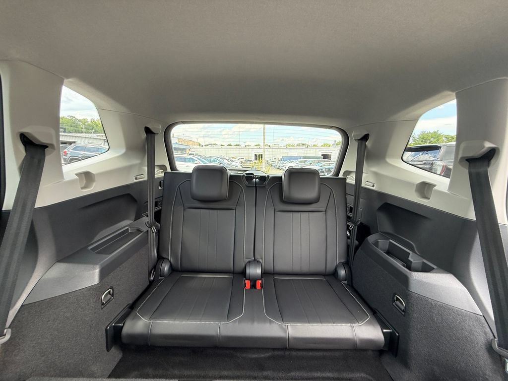 Used 2023 Volkswagen Tiguan SE FWD image 24