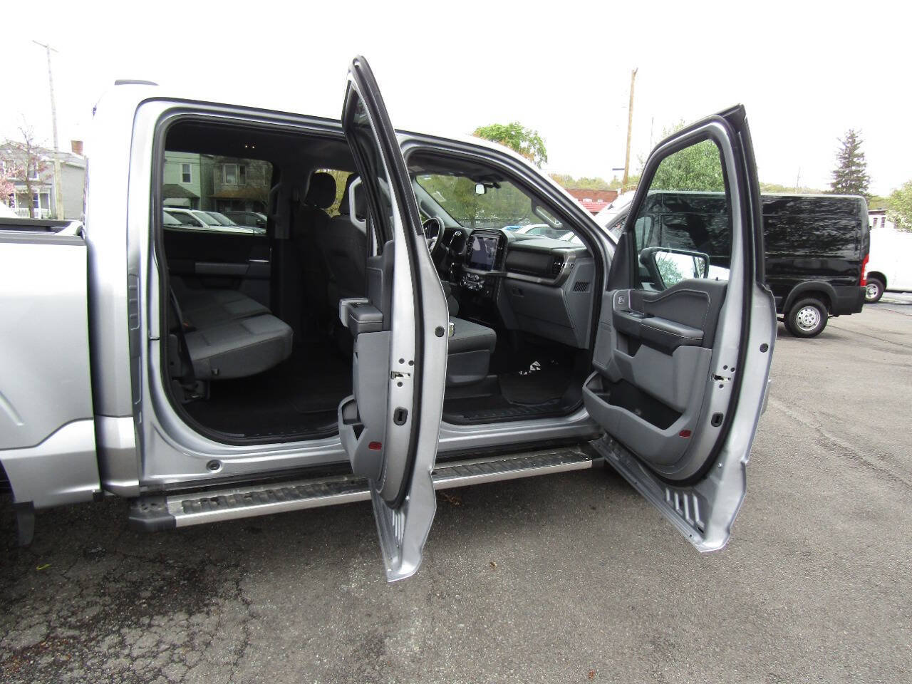 Used 2025 Ford F150 XLT w/ Equipment Group 301A Standard AWD/4WD image 29