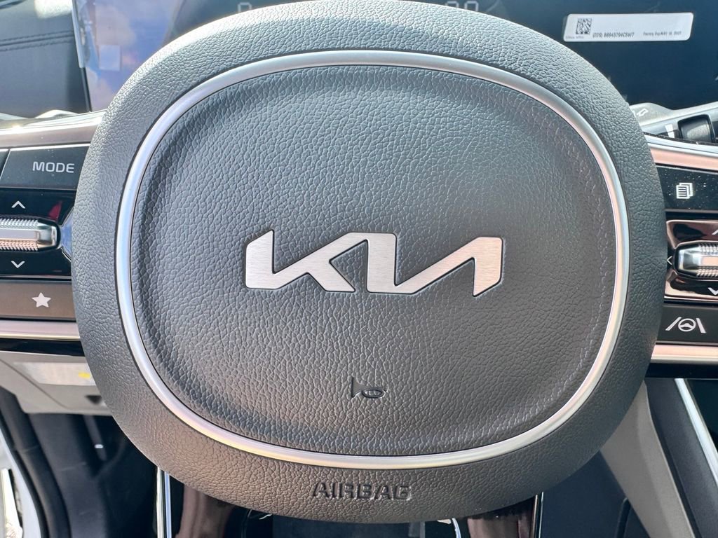 New 2026 Kia Carnival FWD image 17