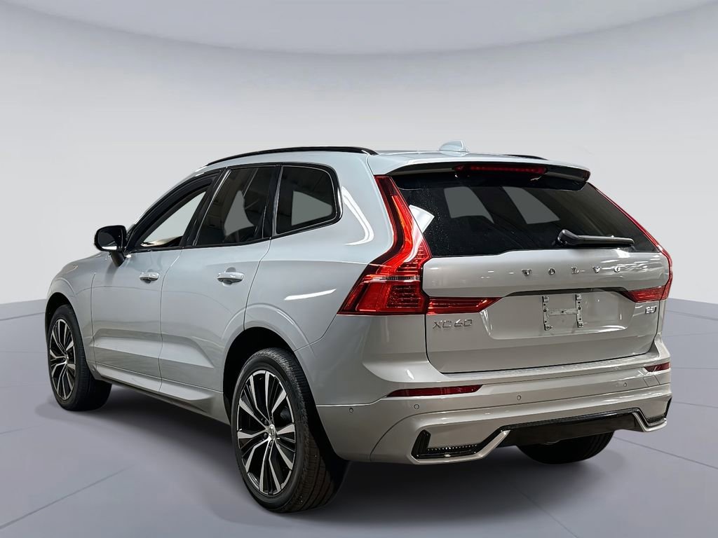 Used 2024 Volvo XC60 B5 Plus image 12