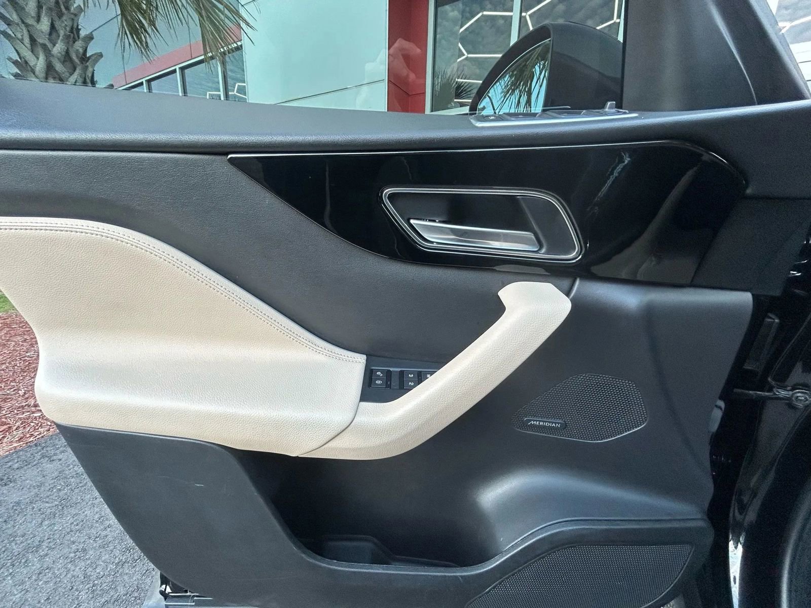 Used 2020 Jaguar F-PACE Premium image 18