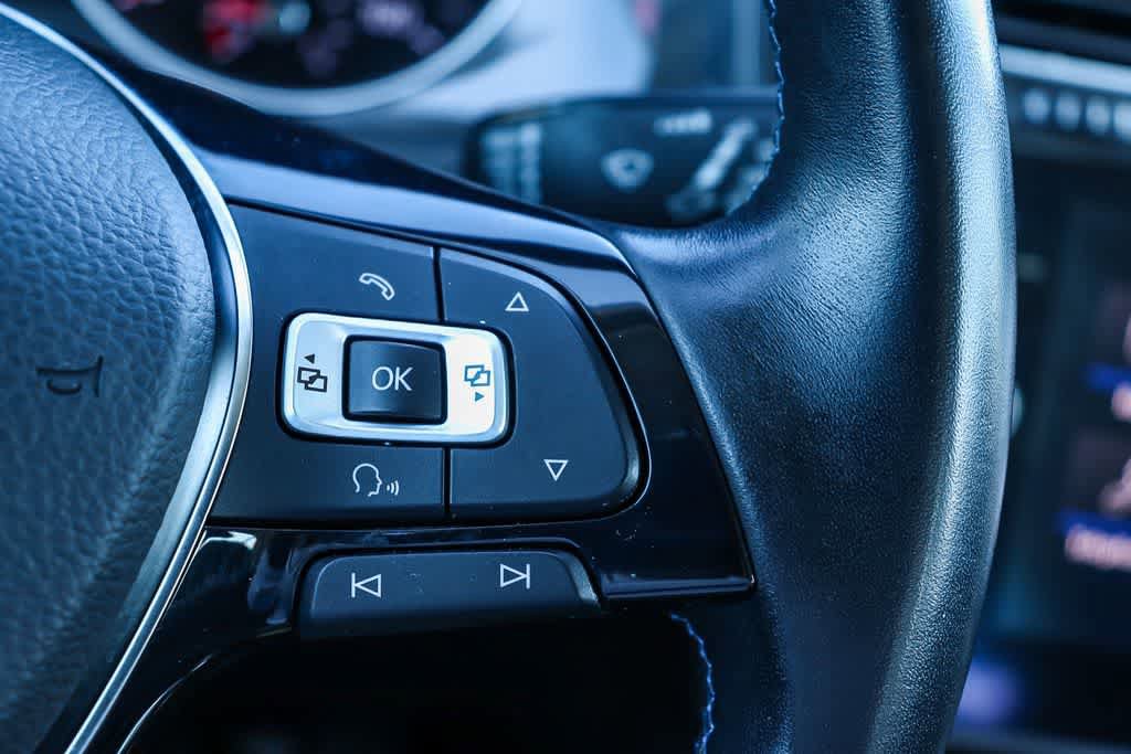 Used 2018 Volkswagen e-Golf SE FWD image 23