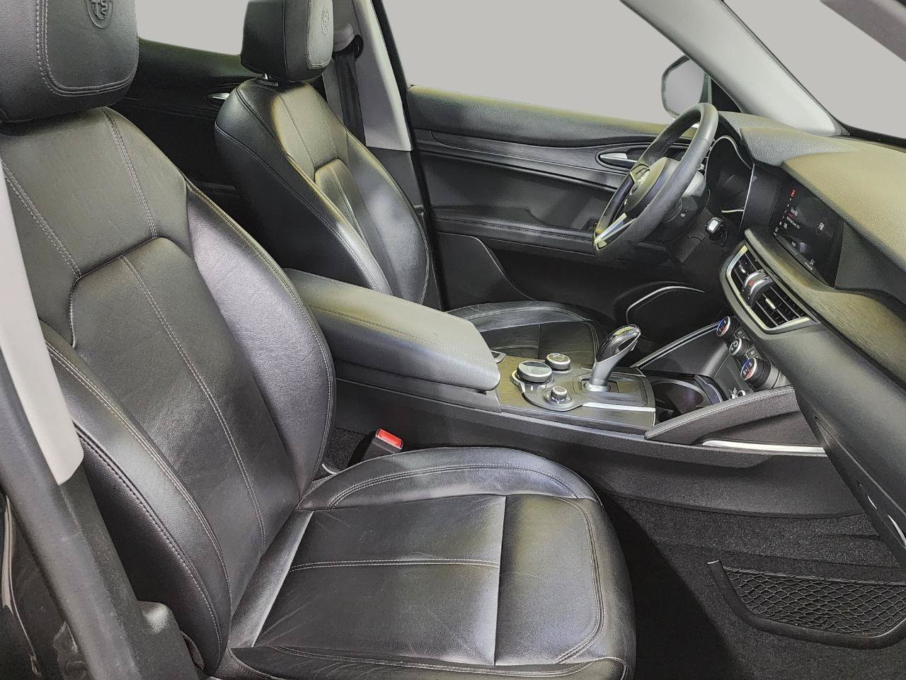 Used 2018 Alfa Romeo Stelvio AWD image 23