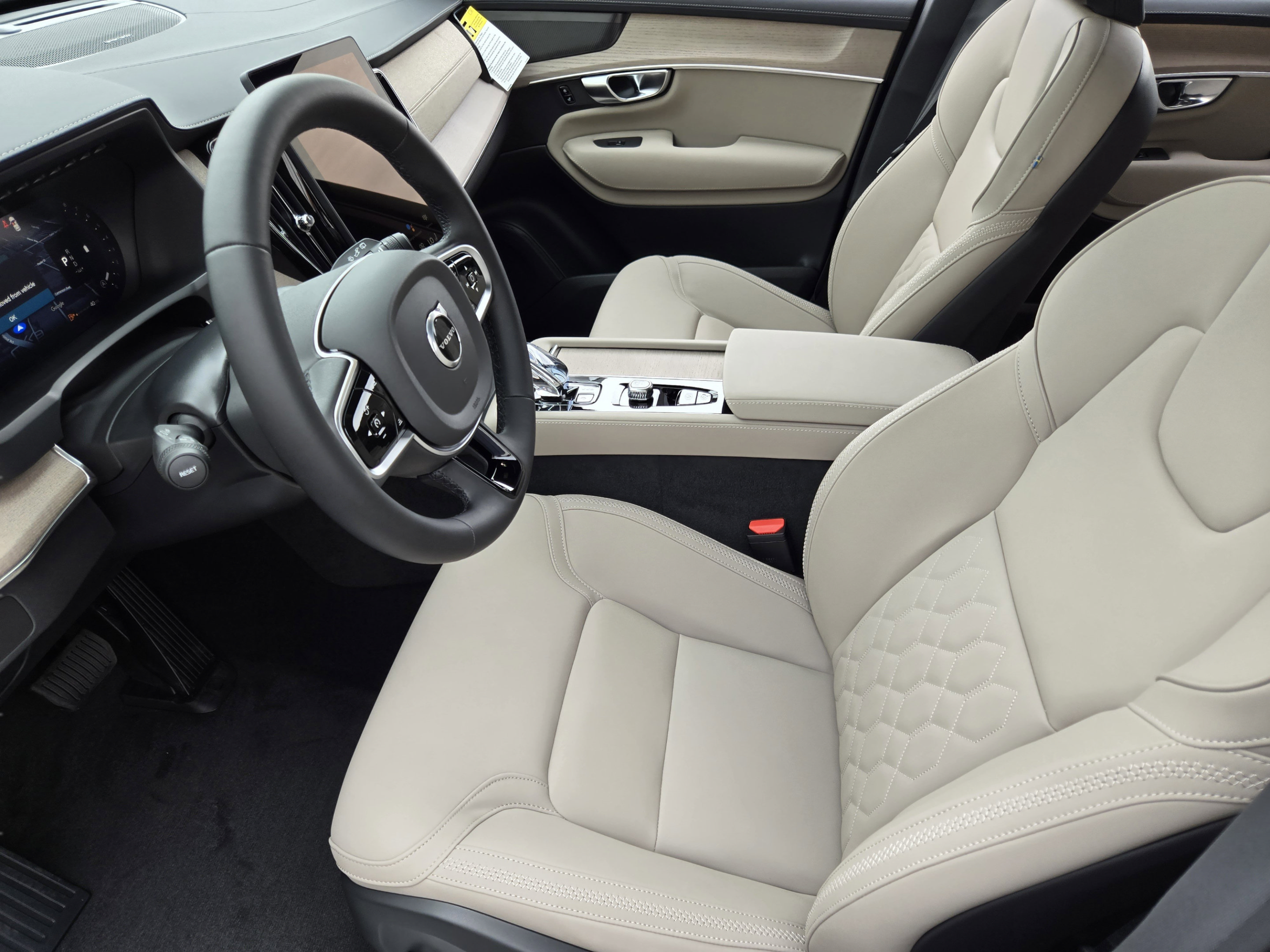 Used 2026 Volvo XC90 B6 Plus w/ Protection Package Premier AWD/4WD image 12