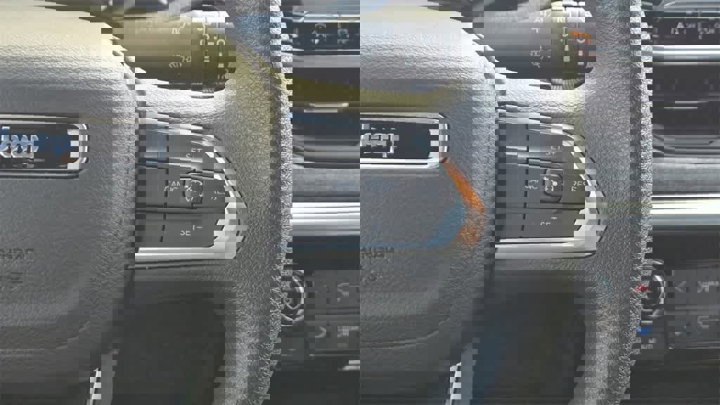 Used 2025 Jeep Compass Sport image 11