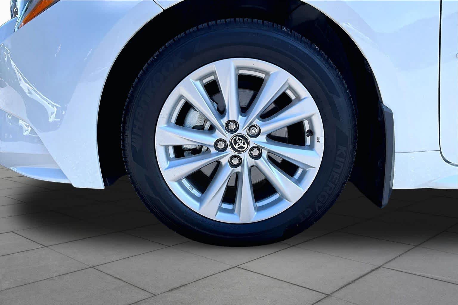 Used 2025 Toyota Corolla LE w/ LE Premium Package FWD image 11