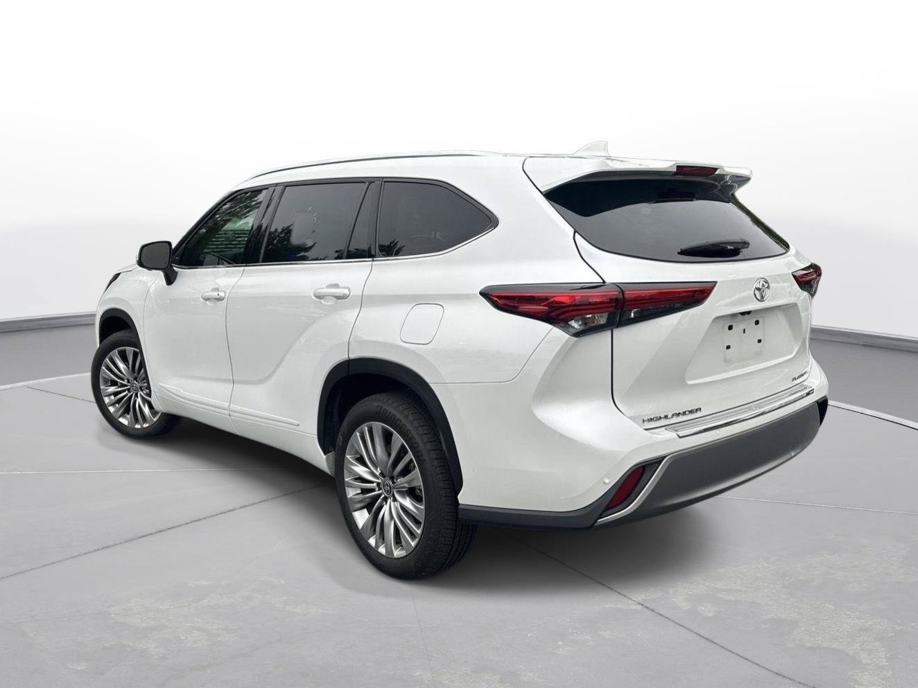 Used 2023 Toyota Highlander Platinum FWD image 60
