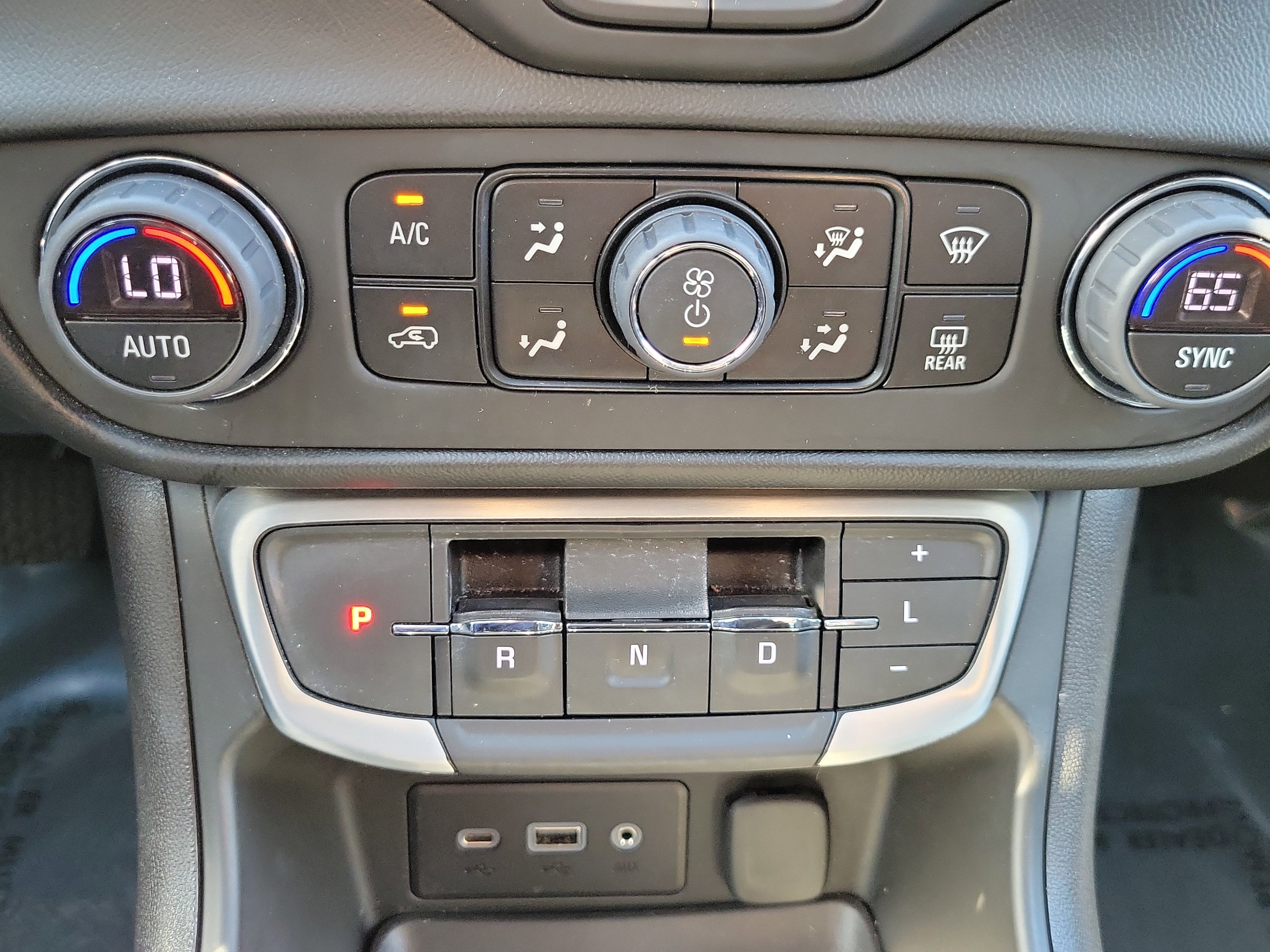 Used 2022 GMC Terrain SLE w/ Driver Convenience Package FWD image 23