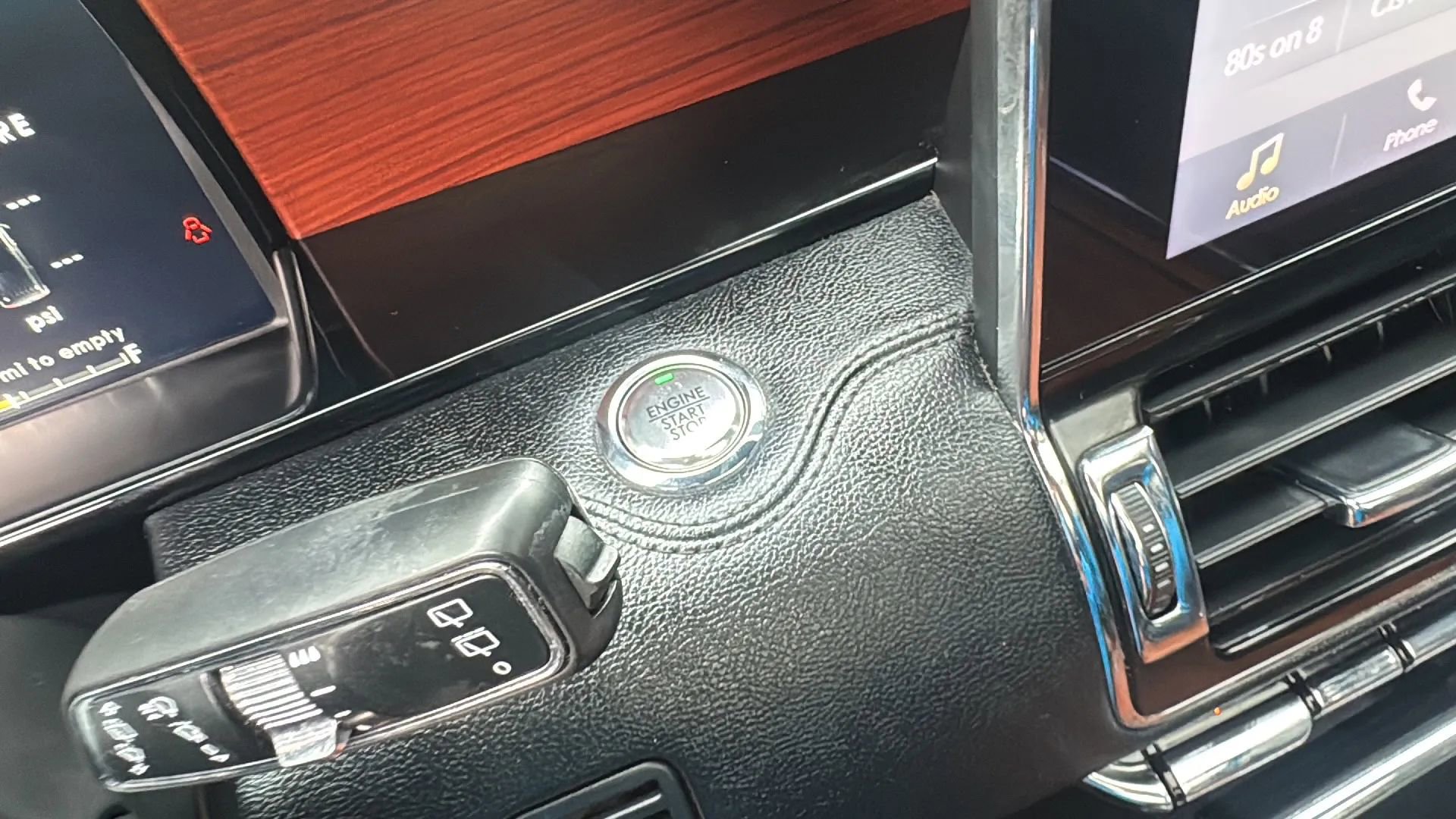 Used 2019 Lincoln Navigator Select RWD image 18