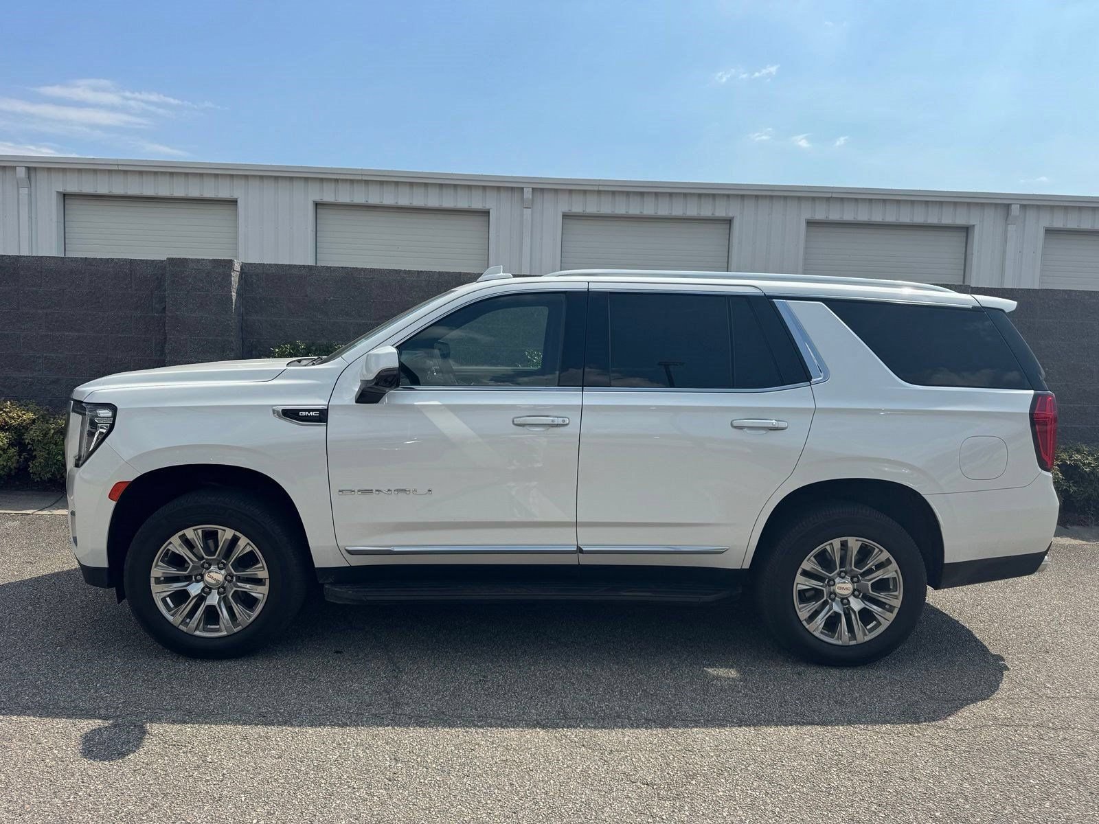 Used 2022 GMC Yukon Denali RWD image 3