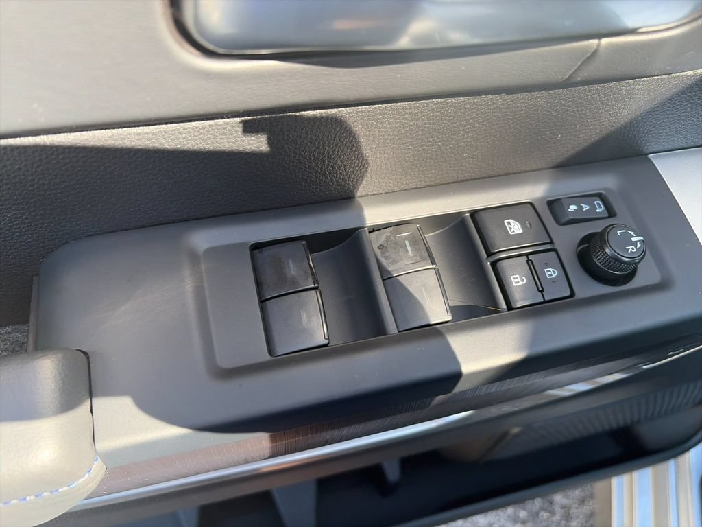 Used 2025 Toyota Tundra Platinum AWD/4WD image 13