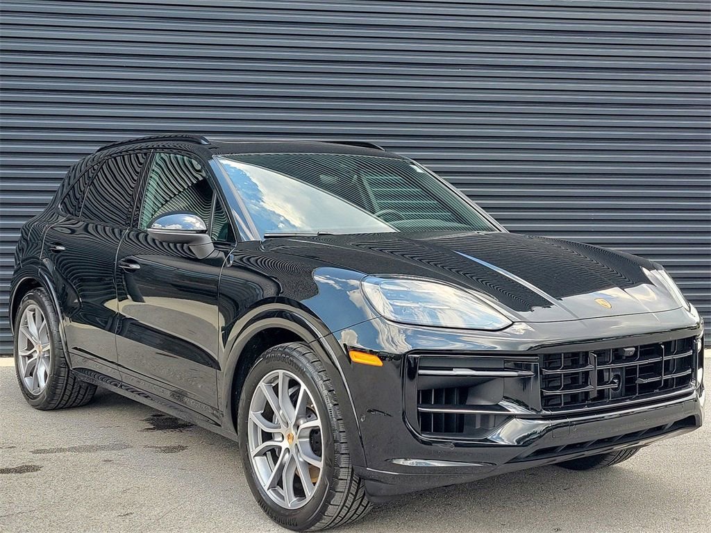 Certified 2025 Porsche Cayenne image 9
