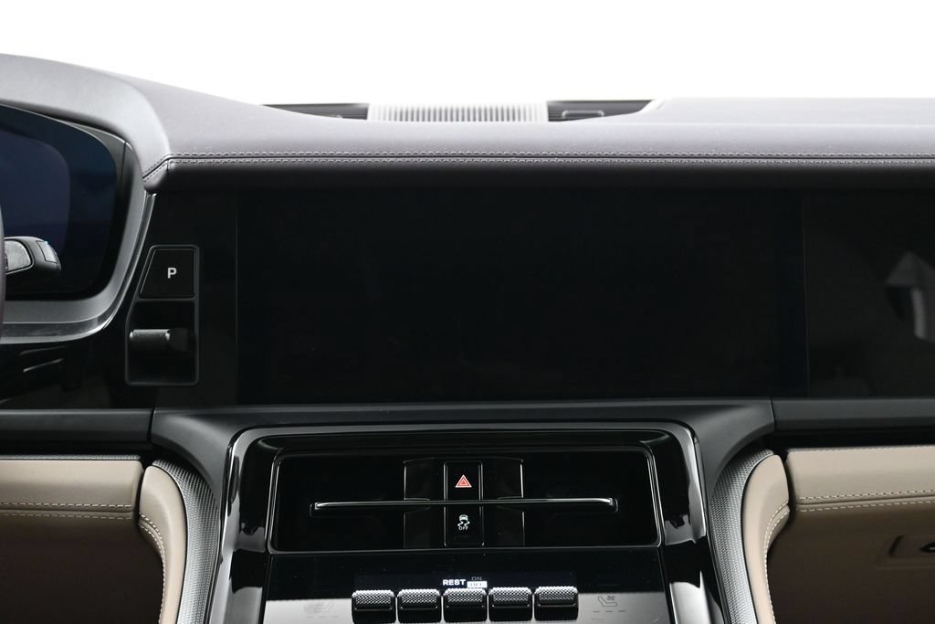 Certified 2024 Porsche Panamera image 11