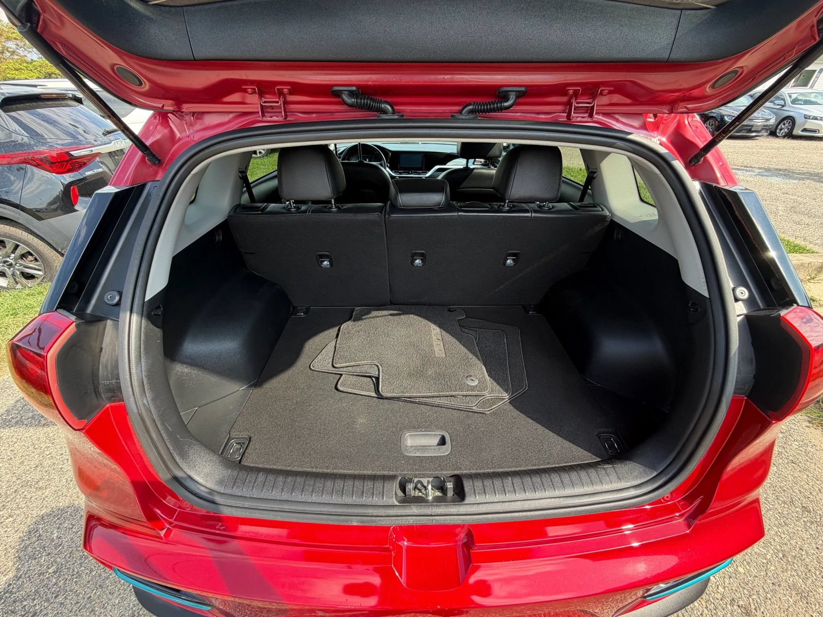 Used 2020 Kia Niro EX w/ Cold Weather Package FWD image 31